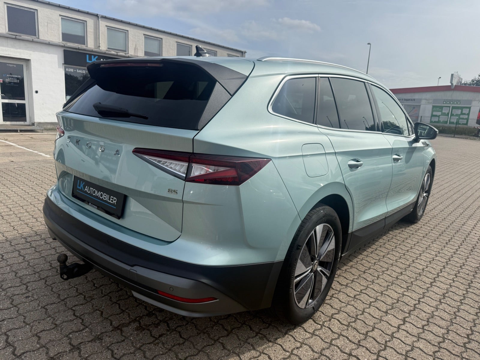 Gul Skoda Enyaq fra 2024