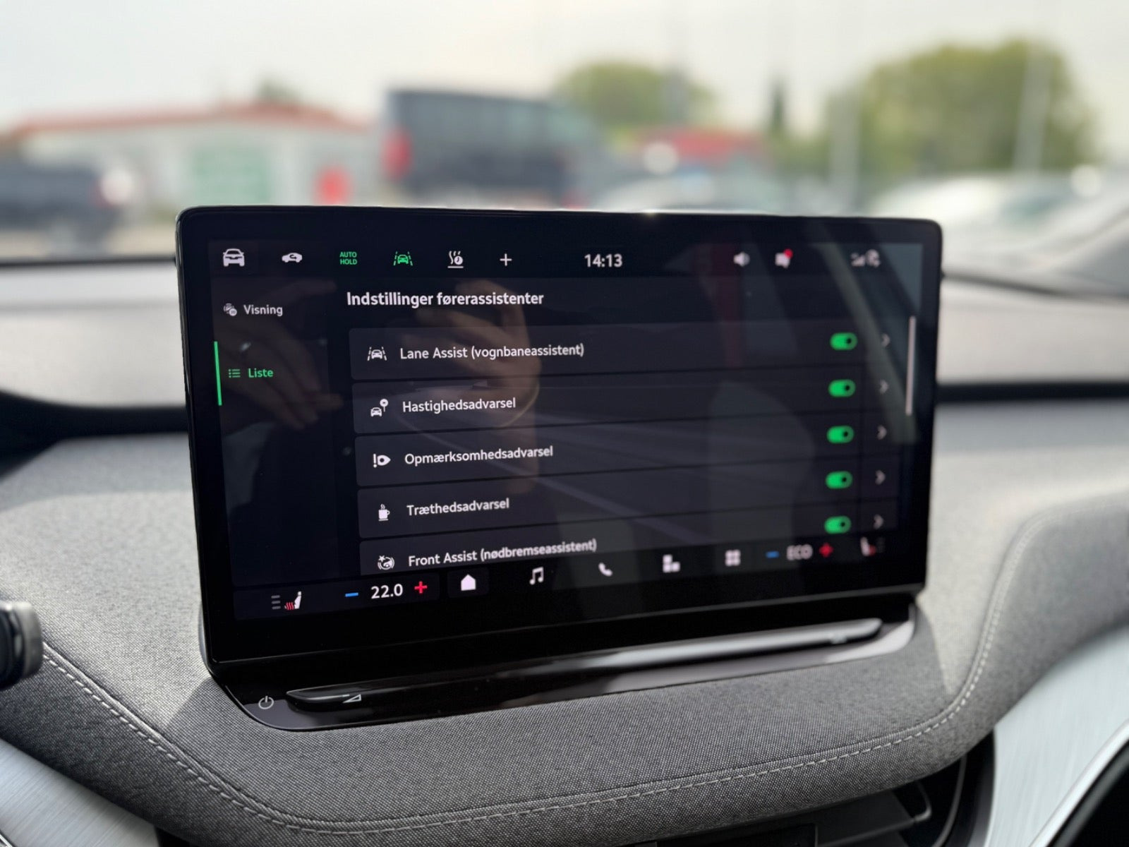 Gul Skoda Enyaq fra 2024