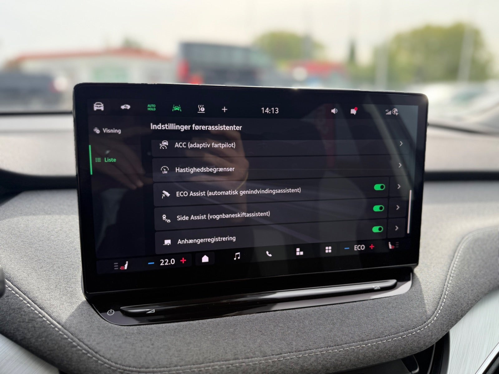 Gul Skoda Enyaq fra 2024