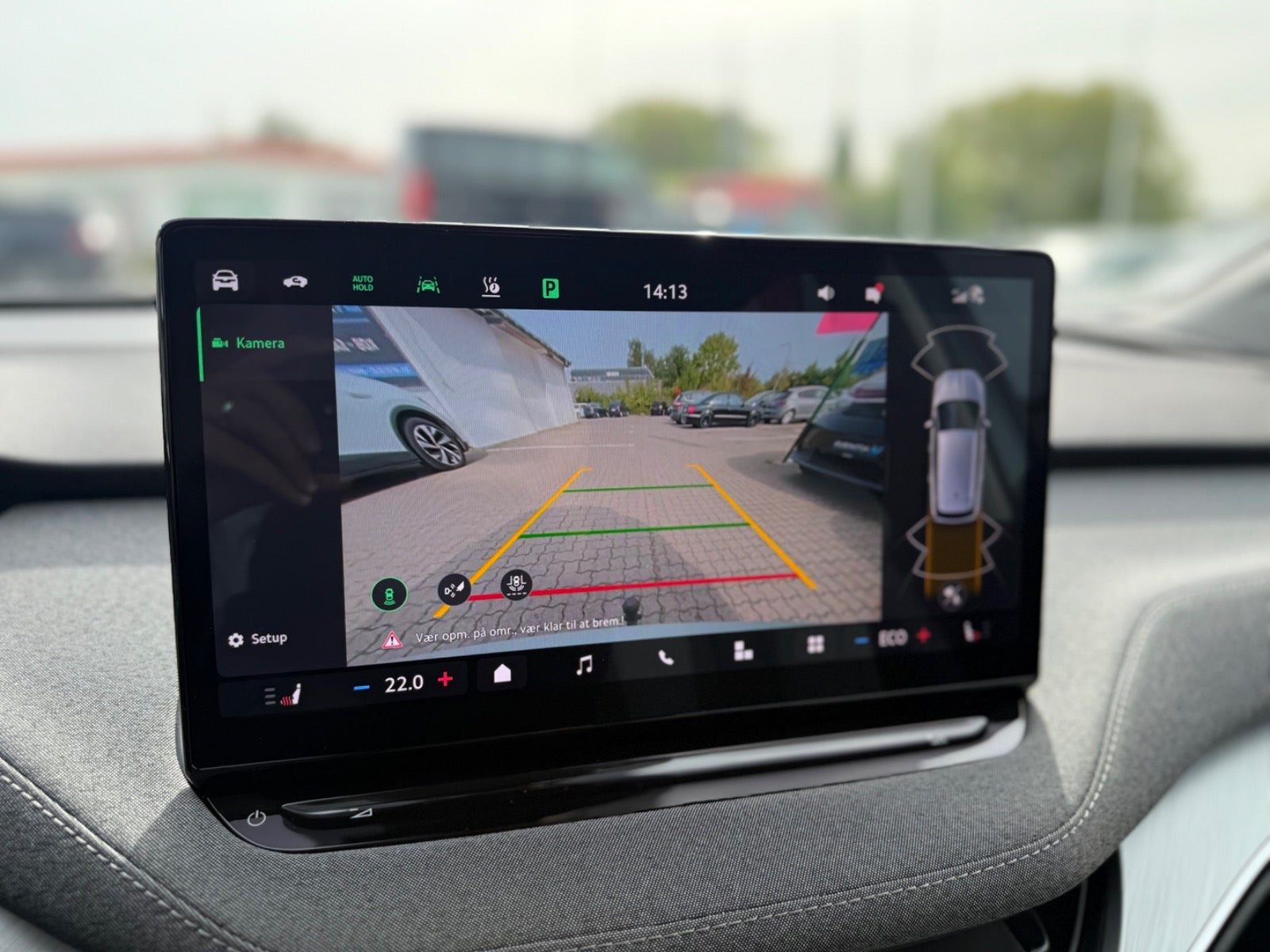 Gul Skoda Enyaq fra 2024