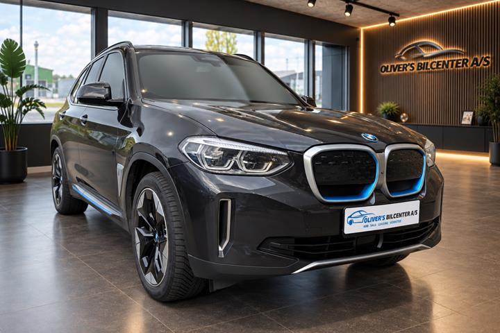 Grå BMW iX3 fra 2021