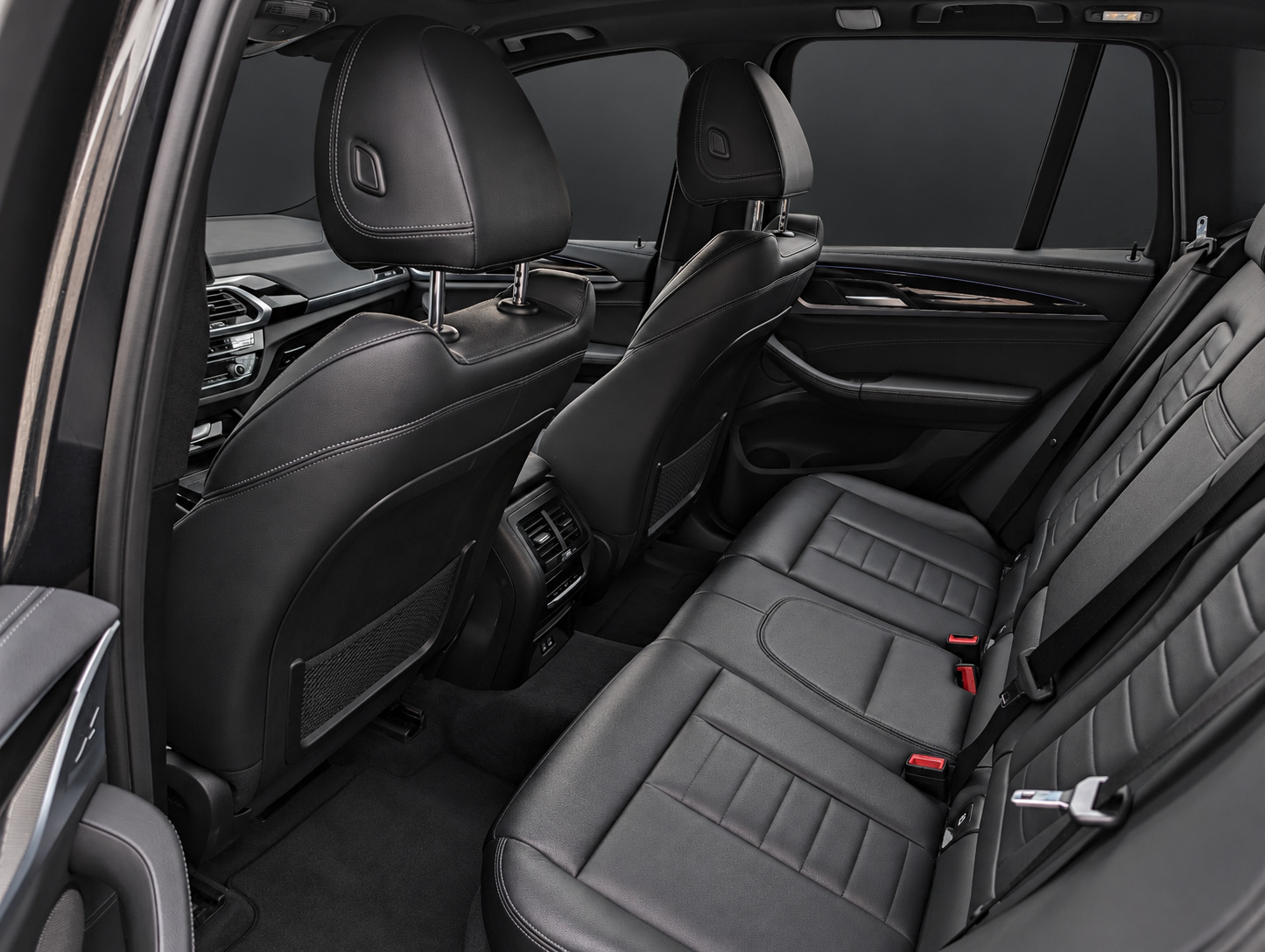 Grå BMW iX3 fra 2021