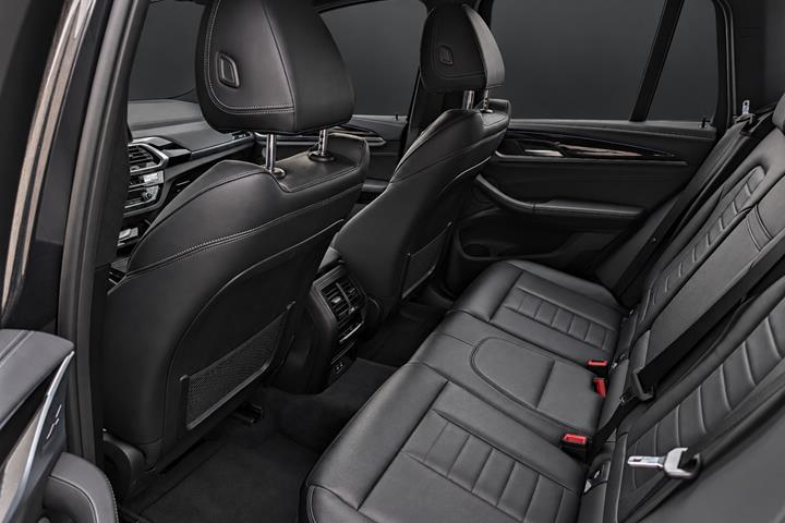 Grå BMW iX3 fra 2021