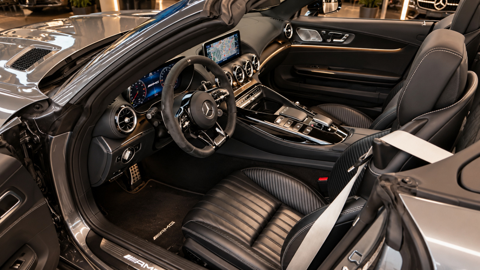 Grå Mercedes AMG GT C fra 2021