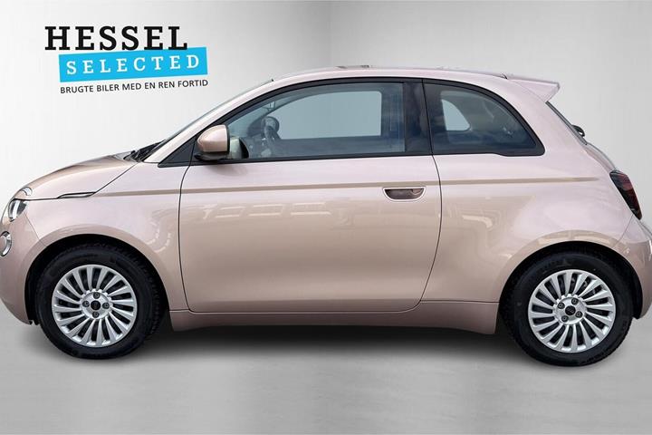 Pink Fiat 500e fra 2023