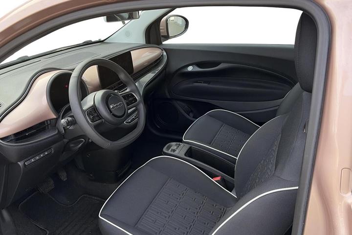 Pink Fiat 500e fra 2023