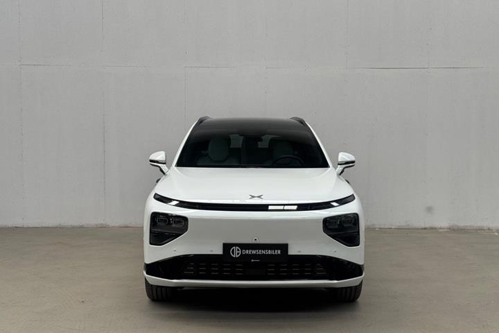 Hvid Xpeng G9 fra 2026