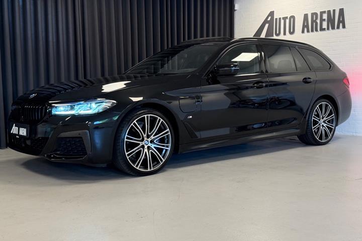 Sort BMW 530e fra 2021