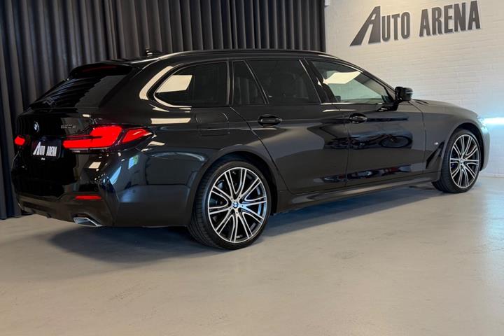 Sort BMW 530e fra 2021