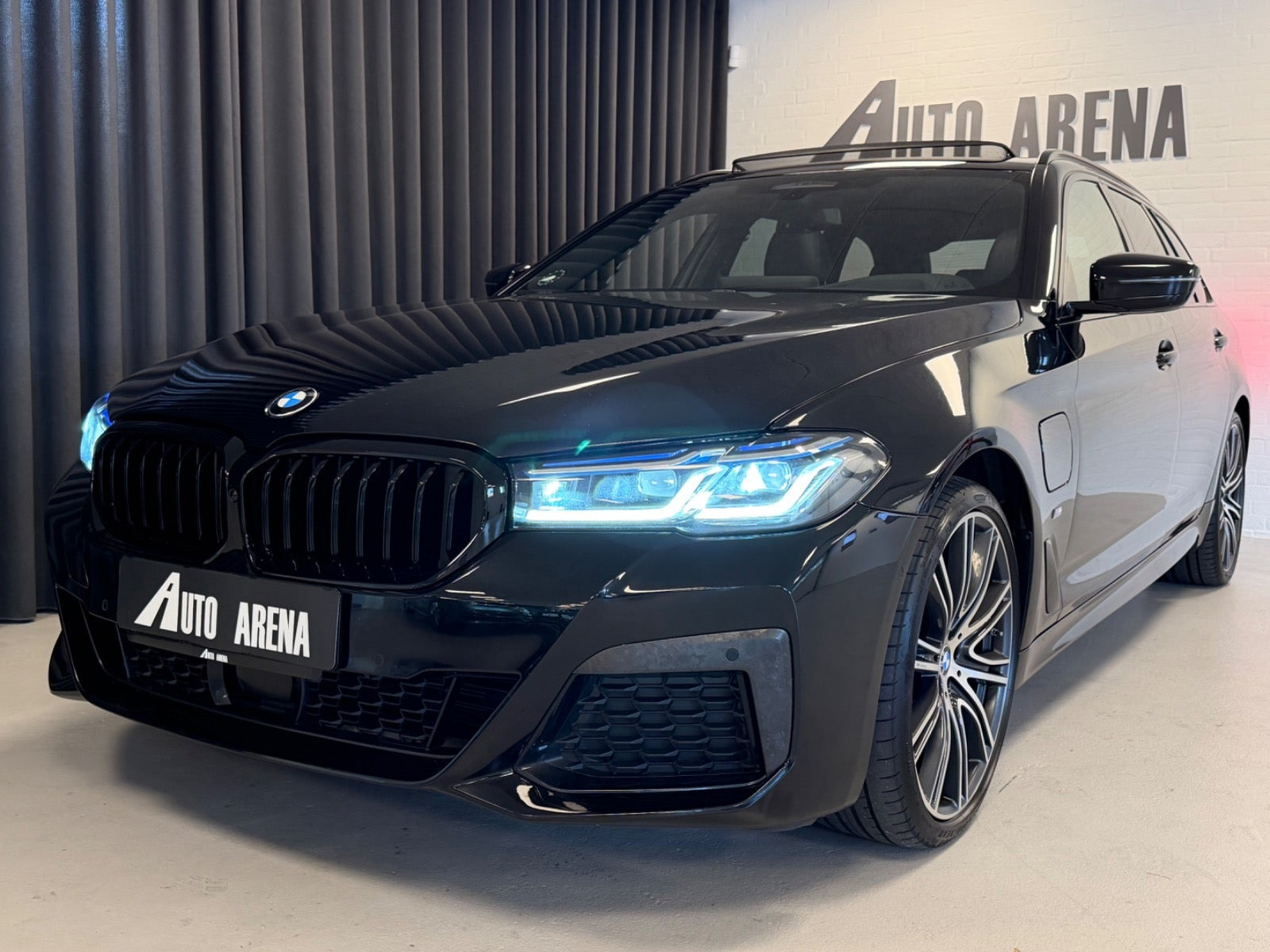 Sort BMW 530e fra 2021