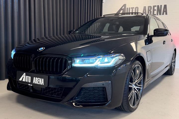 Sort BMW 530e fra 2021