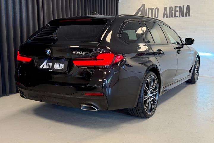 Sort BMW 530e fra 2021