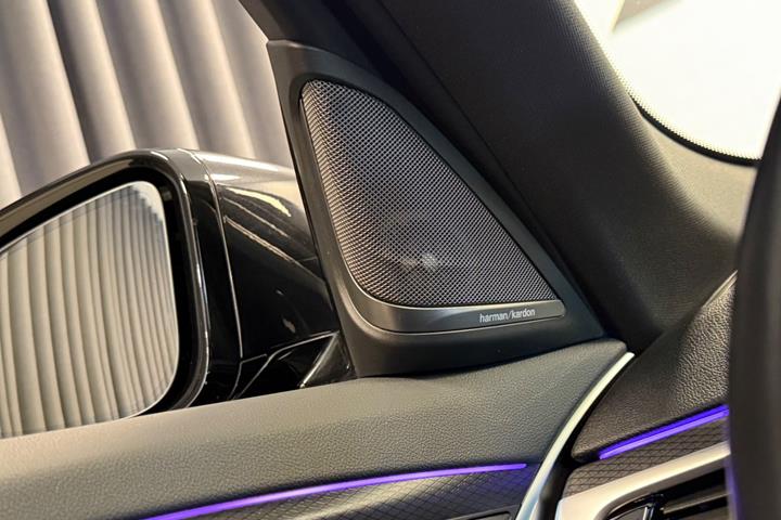 Sort BMW 530e fra 2021