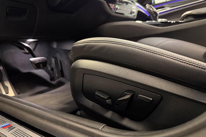 Sort BMW 530e fra 2021
