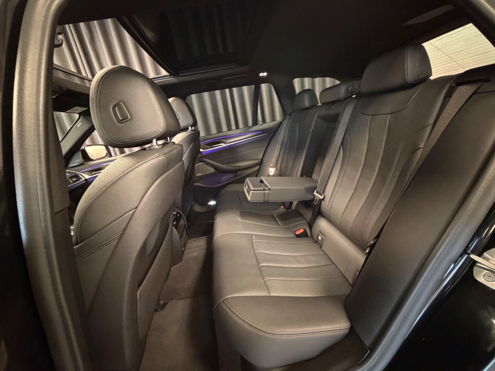 Sort BMW 530e fra 2021