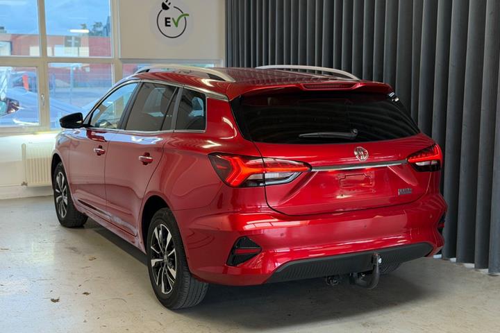 Rød MG MG5 fra 2023