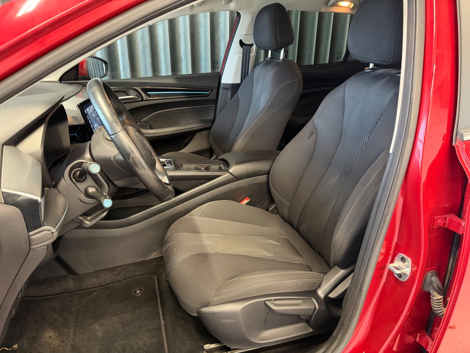 Rød MG MG5 fra 2023