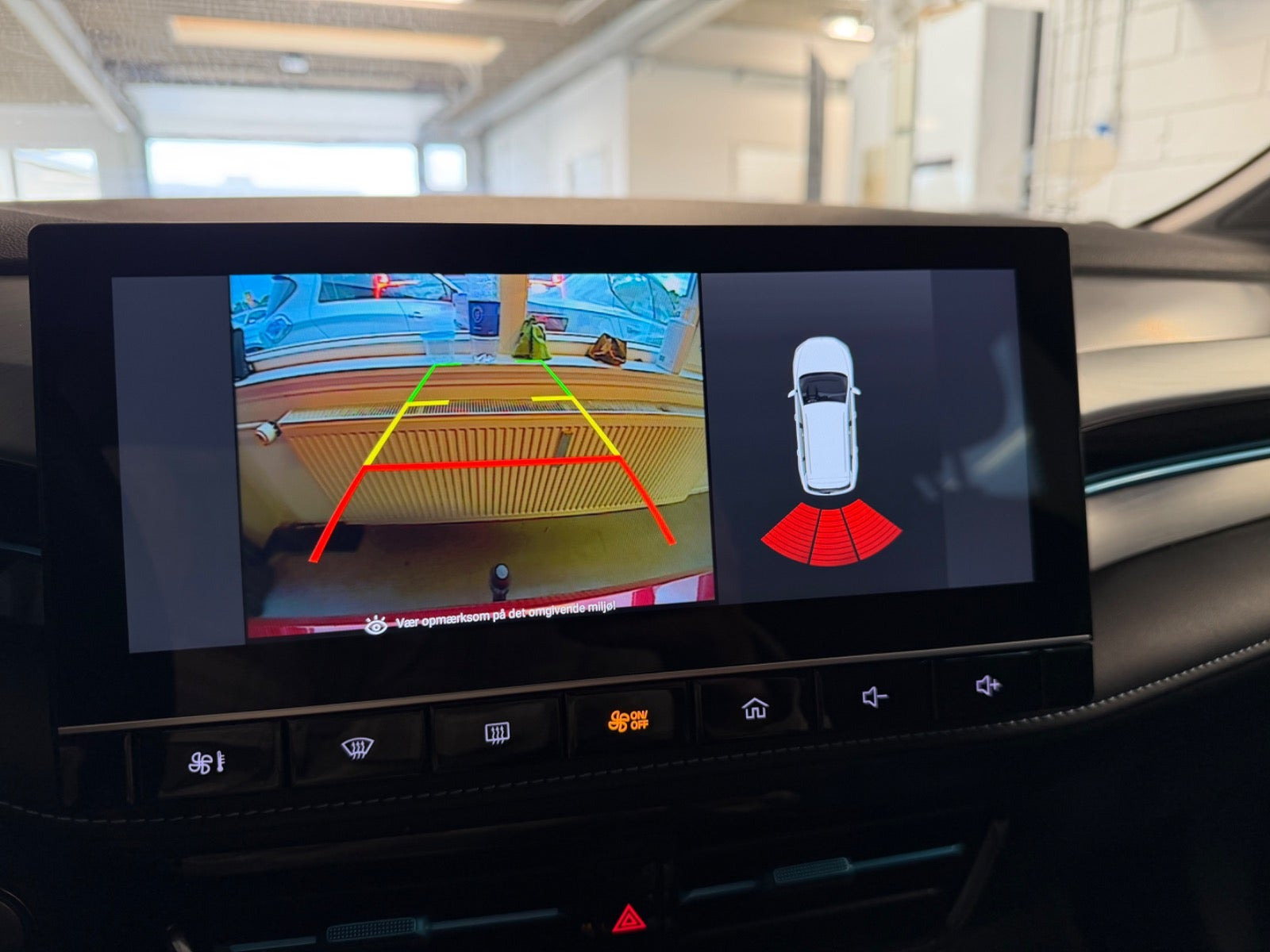 Rød MG MG5 fra 2023