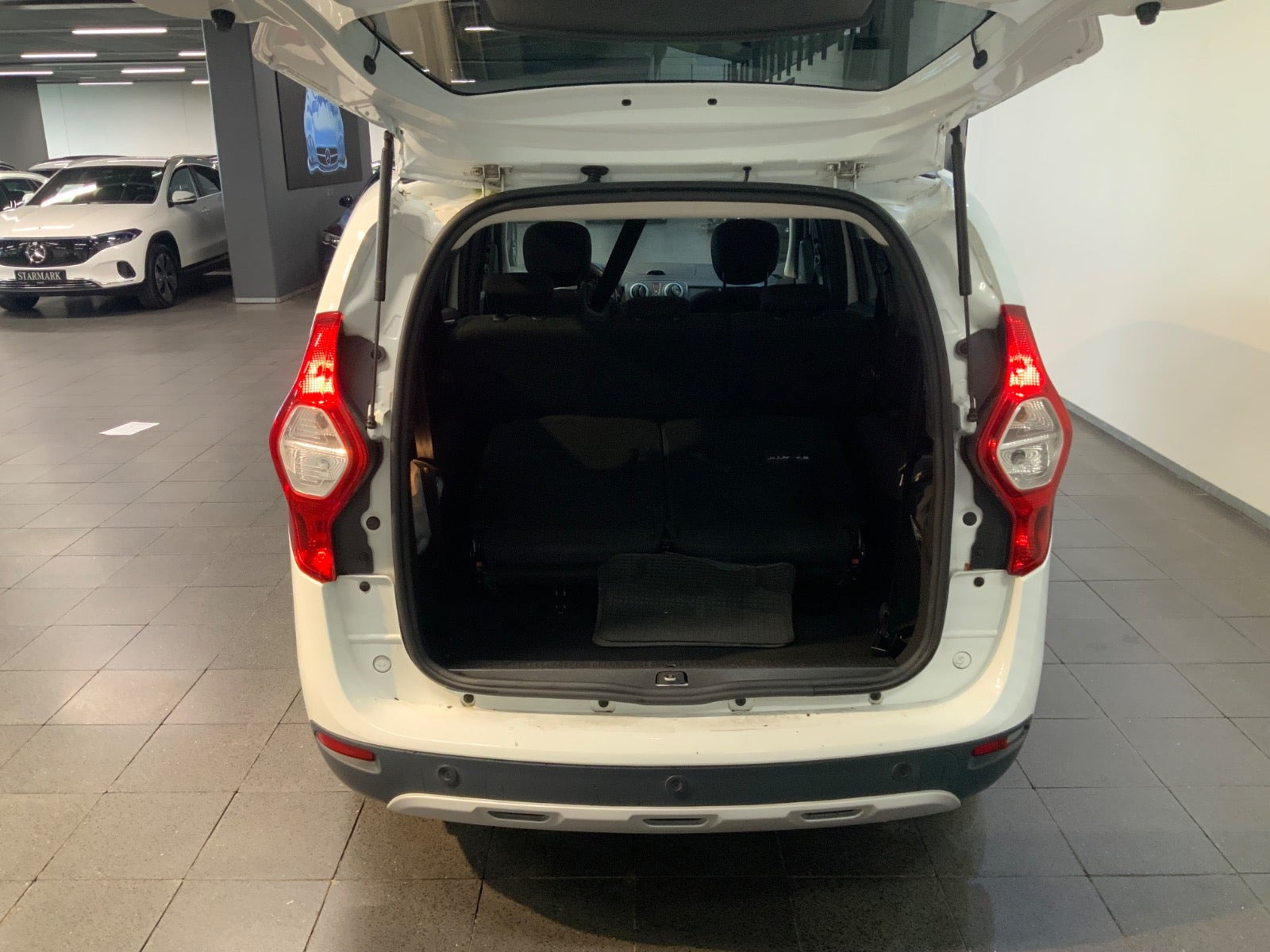 Hvid Dacia Lodgy Stepway fra 2016