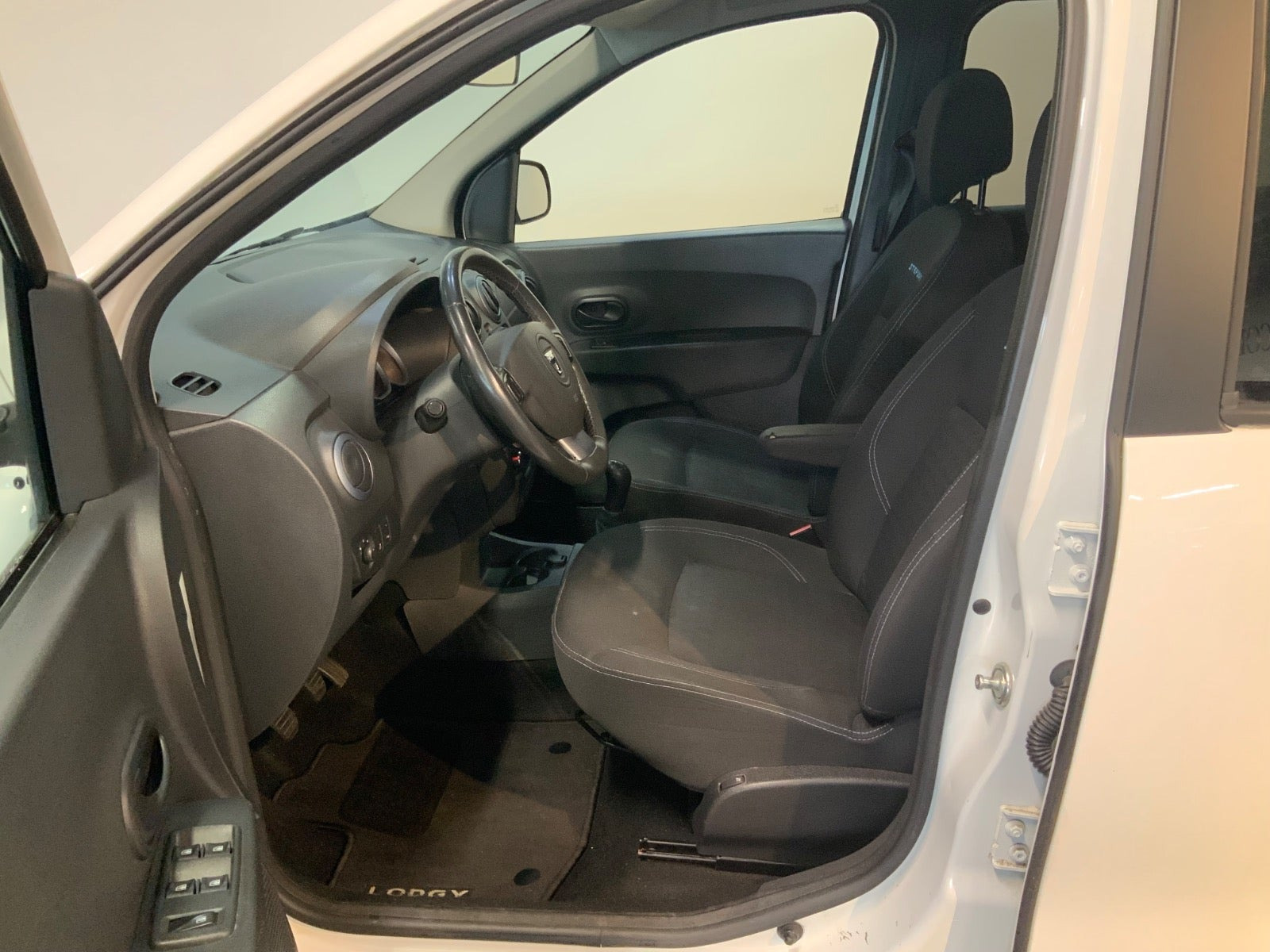 Hvid Dacia Lodgy Stepway fra 2016