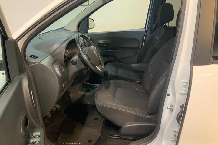 Hvid Dacia Lodgy Stepway fra 2016