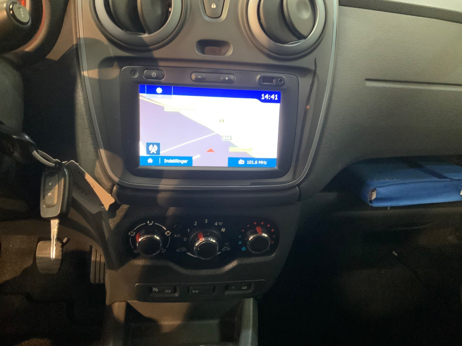 Hvid Dacia Lodgy Stepway fra 2016