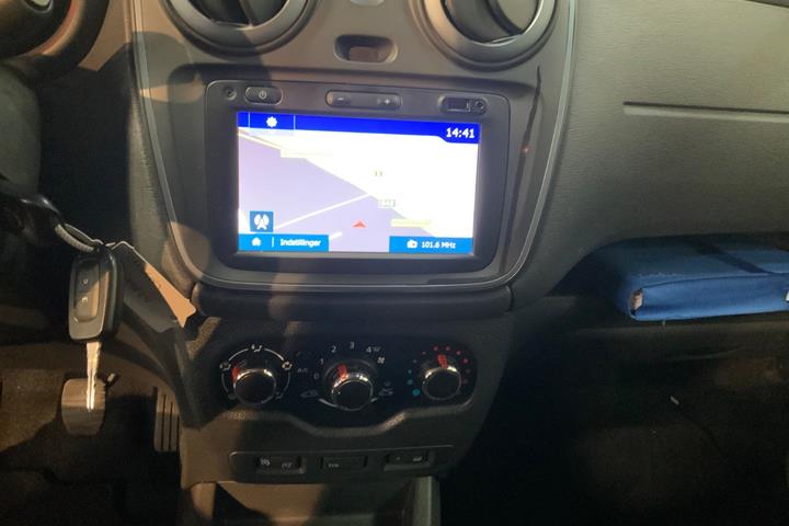 Hvid Dacia Lodgy Stepway fra 2016