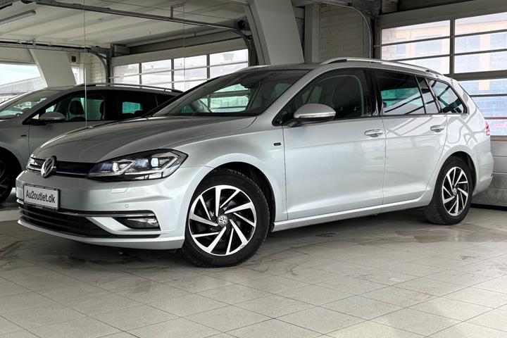 Grå VW Golf VII fra 2018