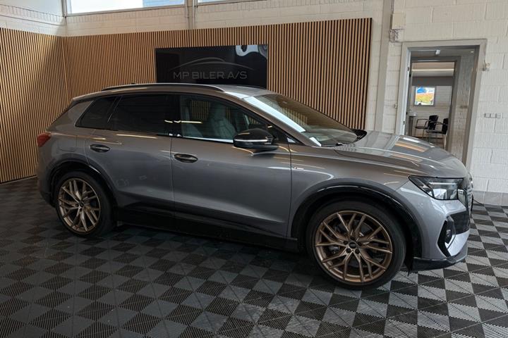 Grå Audi Q4 e-tron fra 2022
