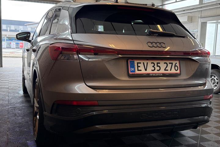 Grå Audi Q4 e-tron fra 2022