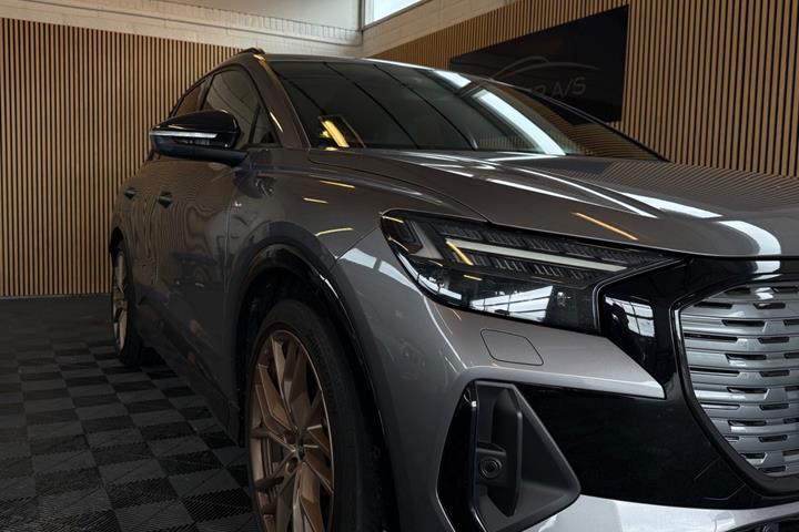 Grå Audi Q4 e-tron fra 2022