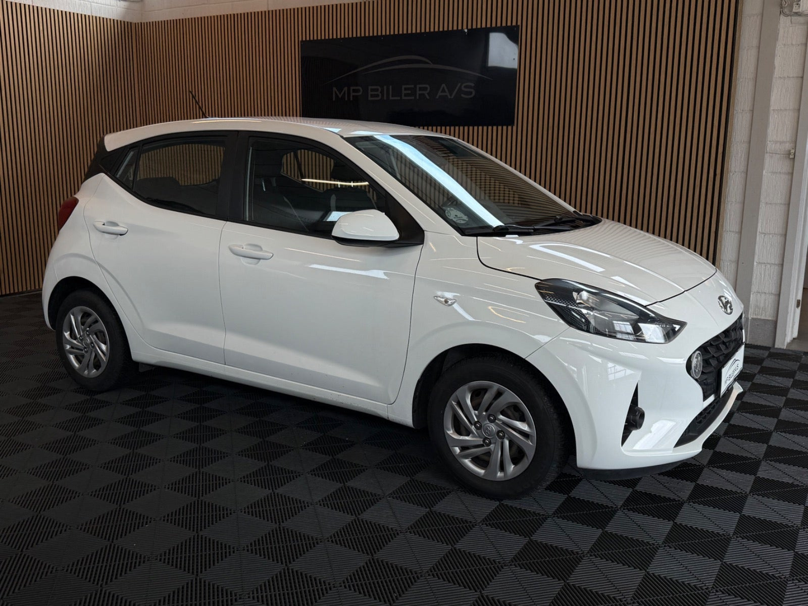 Hvid Hyundai i10 fra 2021