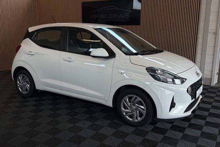 Hvid Hyundai i10 fra 2021