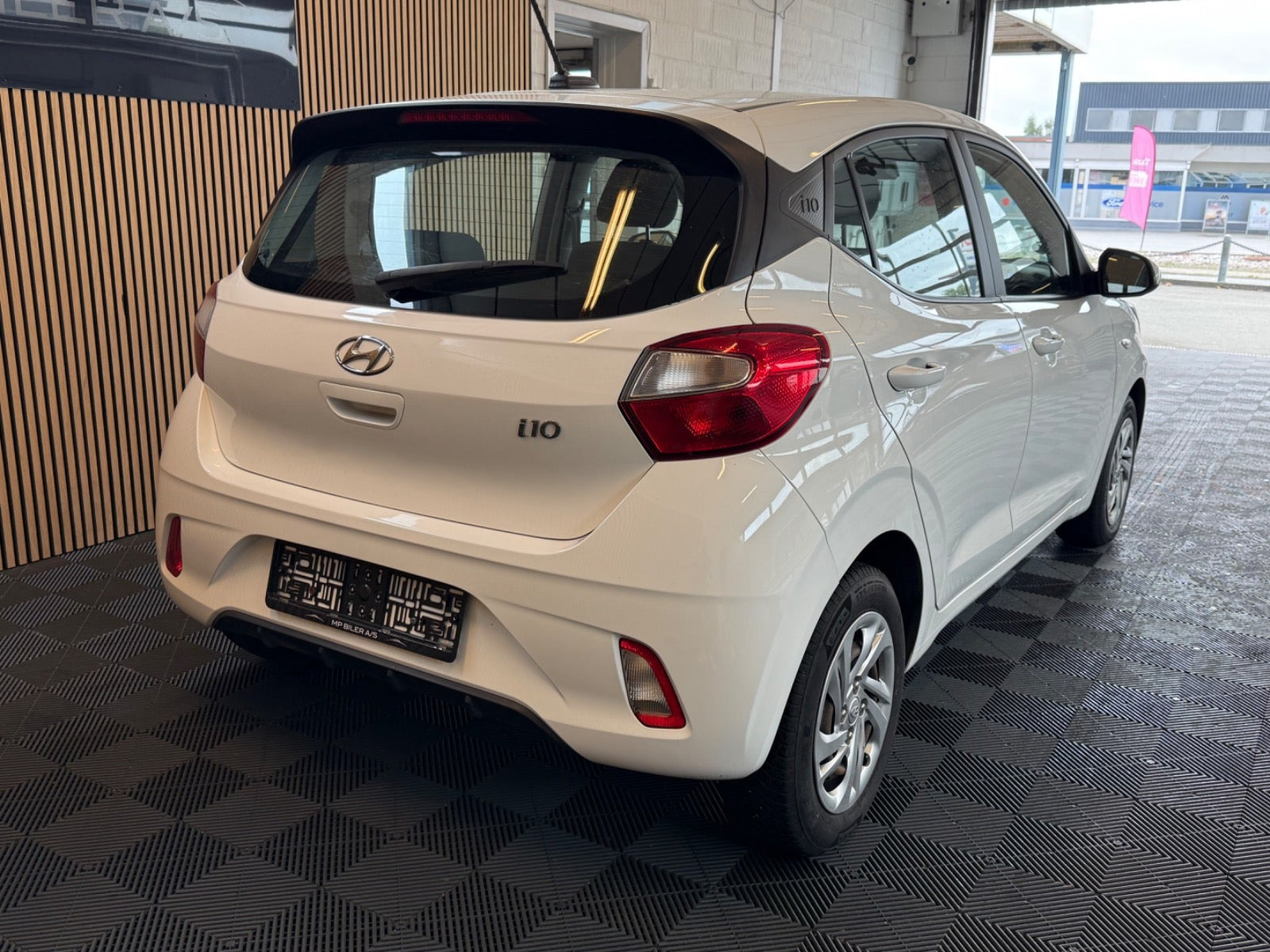 Hvid Hyundai i10 fra 2021