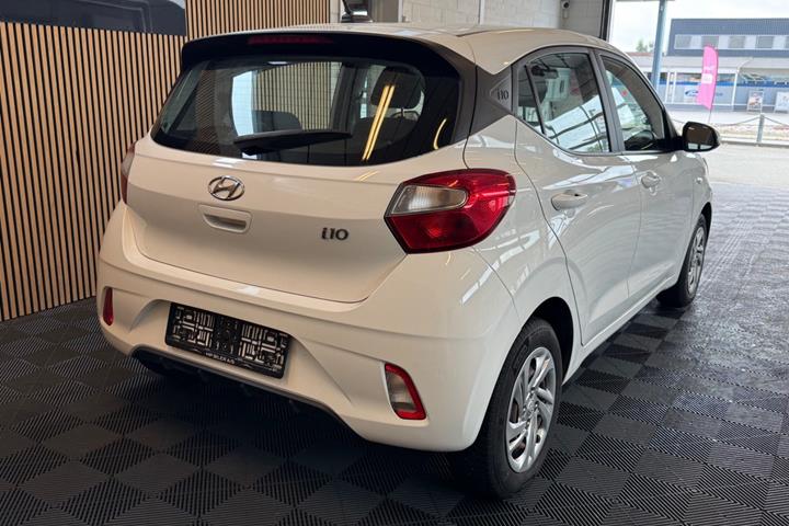 Hvid Hyundai i10 fra 2021