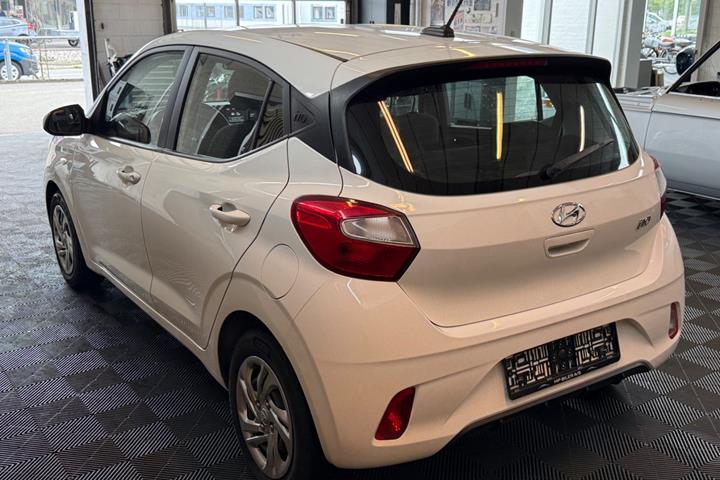 Hvid Hyundai i10 fra 2021