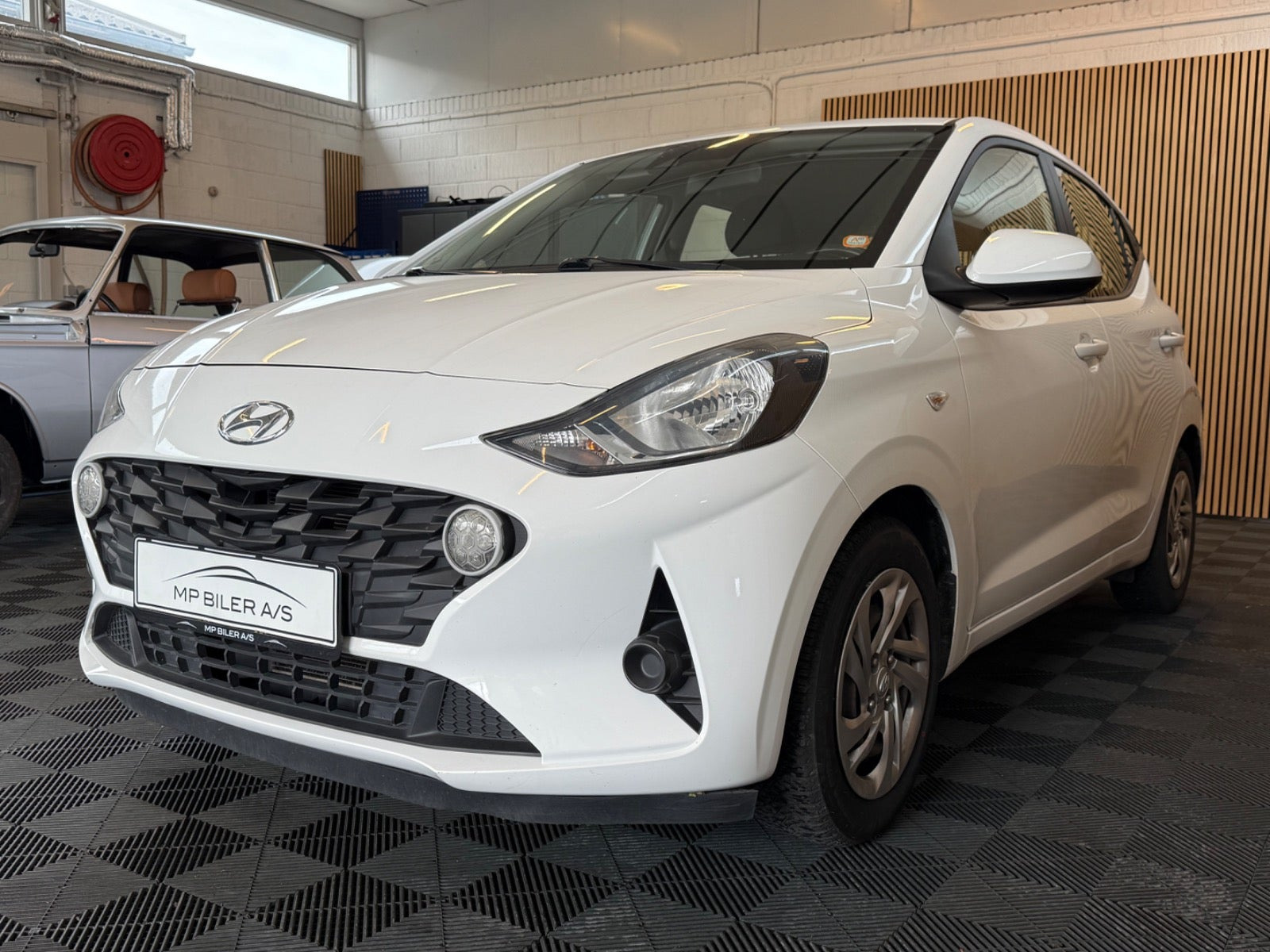 Hvid Hyundai i10 fra 2021