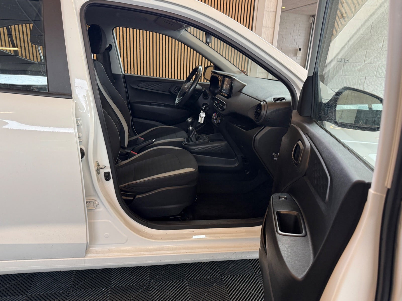 Hvid Hyundai i10 fra 2021