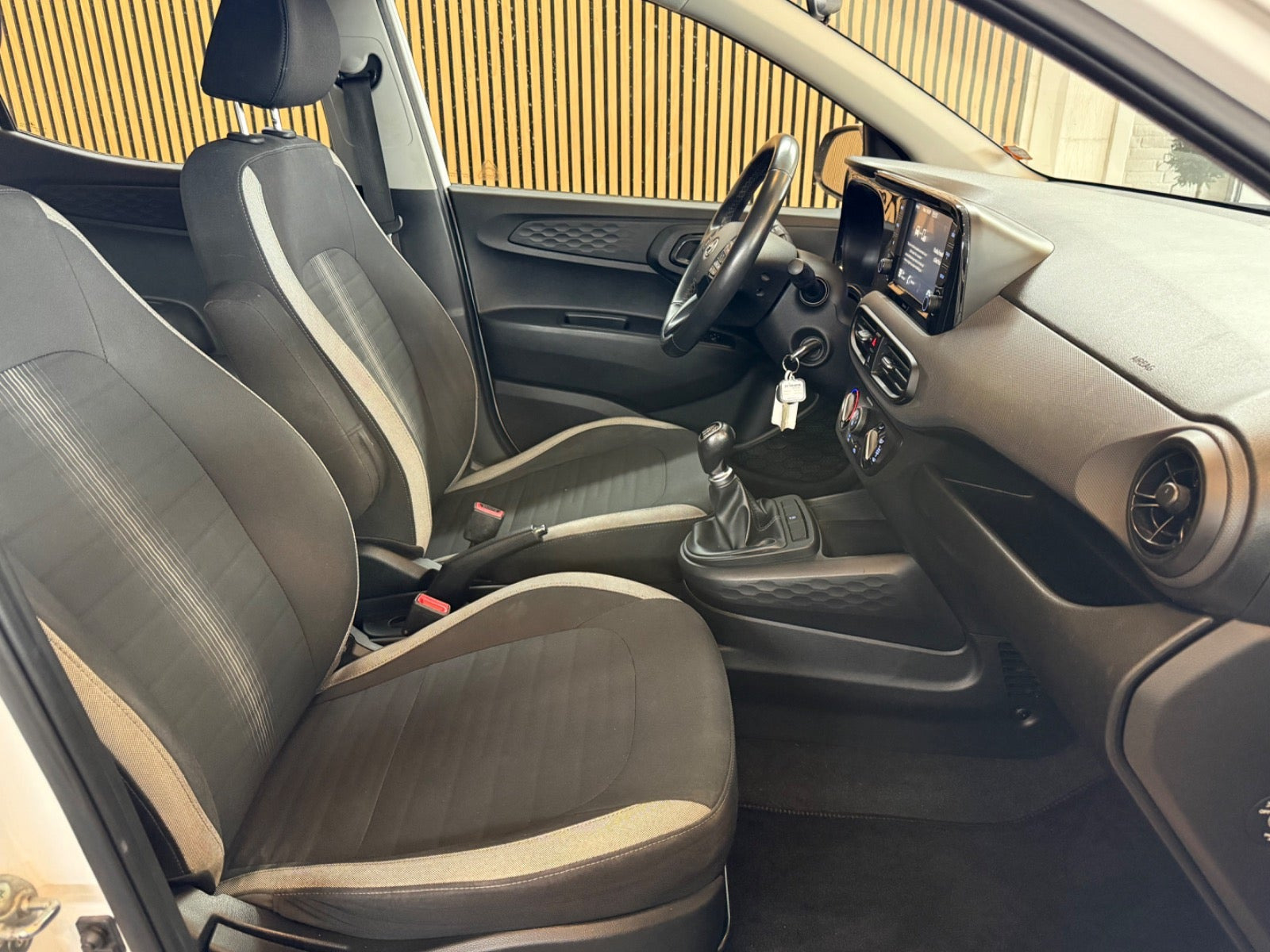 Hvid Hyundai i10 fra 2021