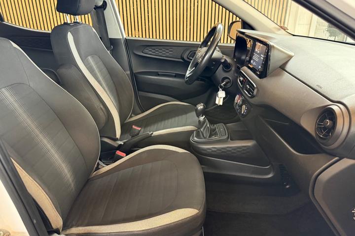 Hvid Hyundai i10 fra 2021