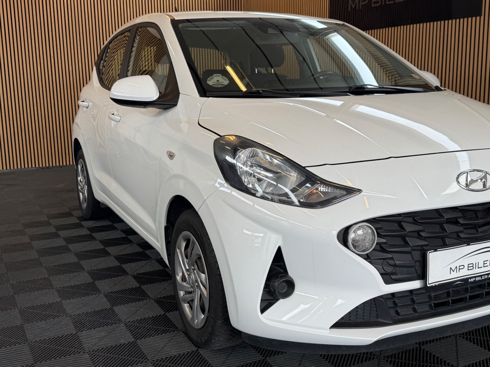 Hvid Hyundai i10 fra 2021
