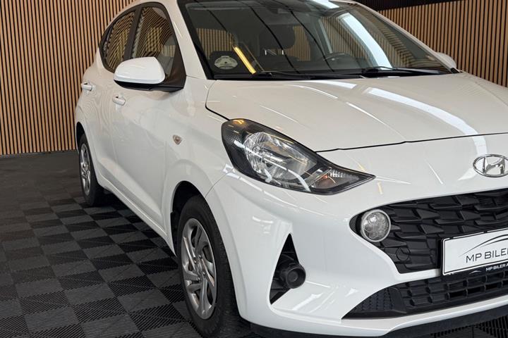 Hvid Hyundai i10 fra 2021