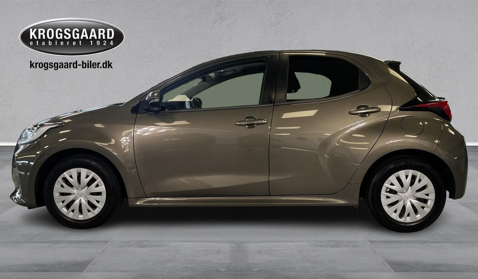 Grå Toyota Yaris fra 2021