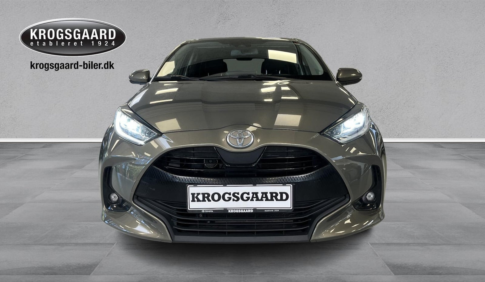 Grå Toyota Yaris fra 2021