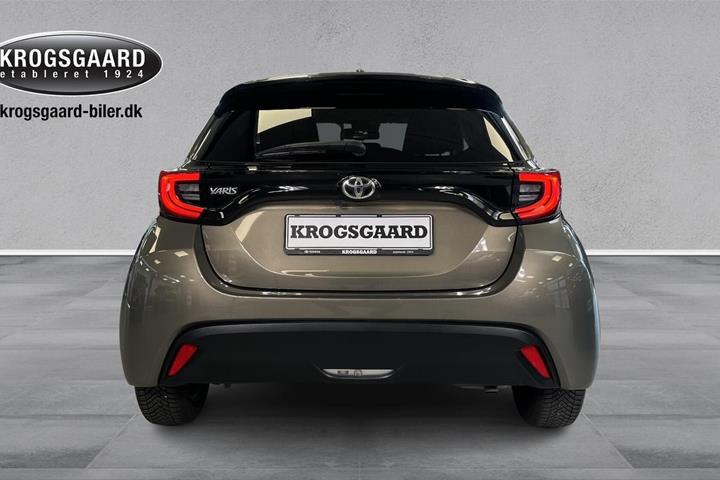 Grå Toyota Yaris fra 2021