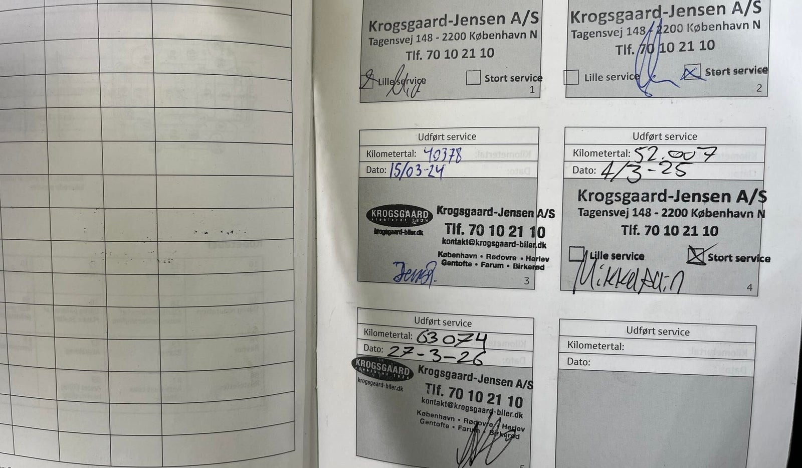 Grå Toyota Yaris fra 2021