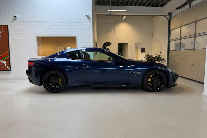 Blå Maserati Granturismo fra 2016