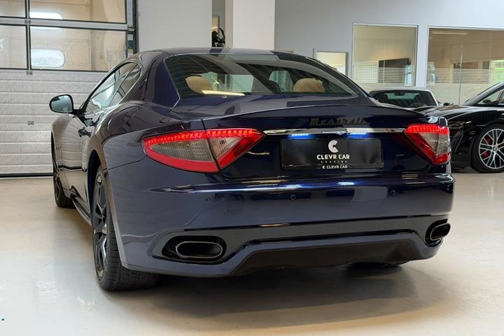 Blå Maserati Granturismo fra 2016