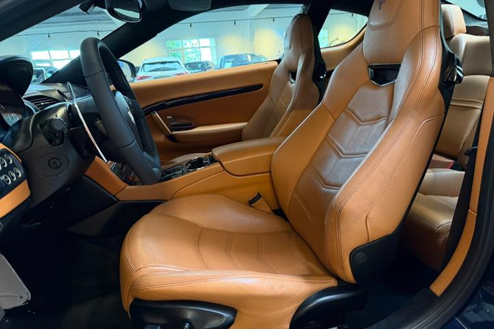 Blå Maserati Granturismo fra 2016
