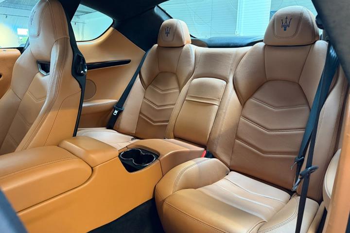 Blå Maserati Granturismo fra 2016